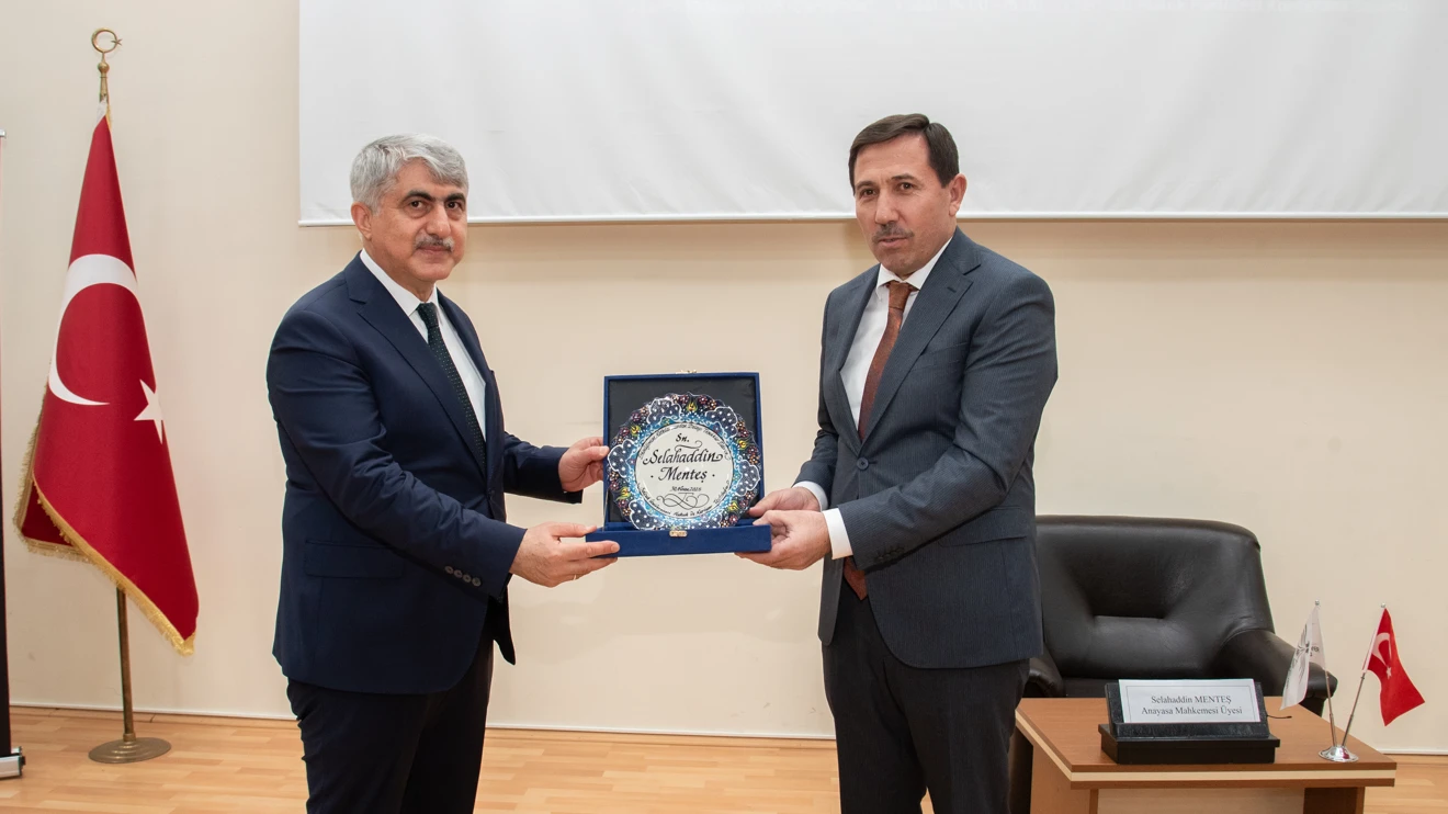 Anayasa Mahkemesi Üyesi Menteş, Selçuk Üniversitesindeydi
